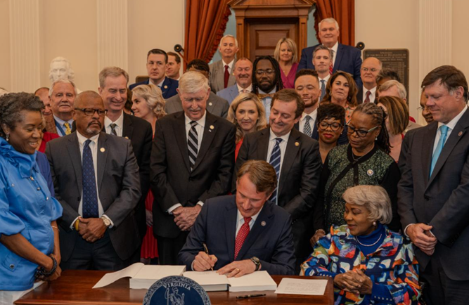 Image of the governor at bill-signing